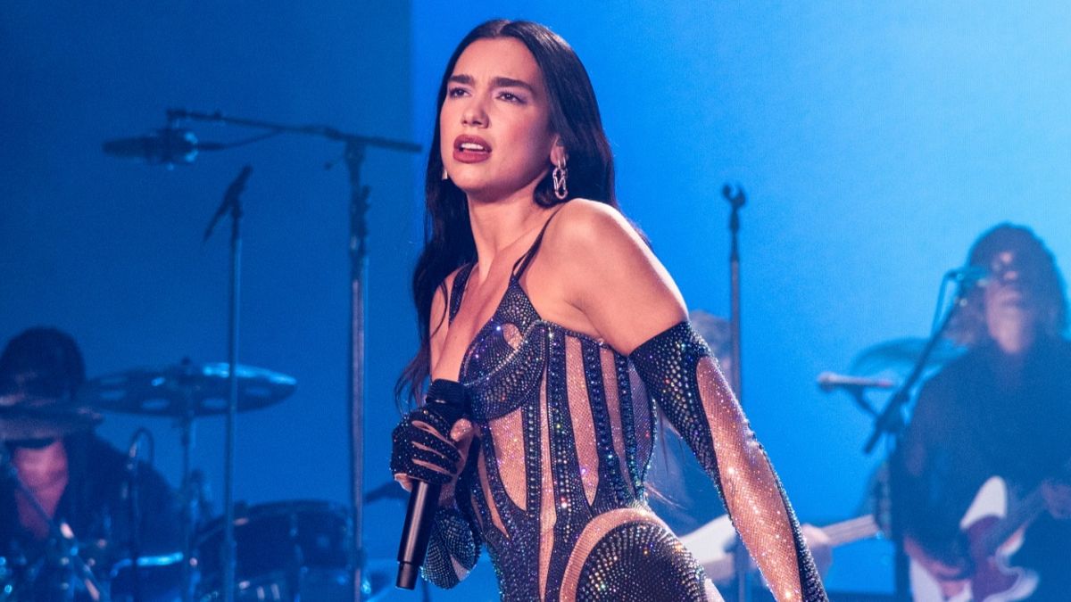 Dua Lipa despide a su manager por pedir el despido del grupo pro-Palestina Kneecap