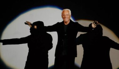 La vida de Giorgio Armani: de sus inicios como diseñador en Milán a sus éxitos en la moda, el cine y el deporte