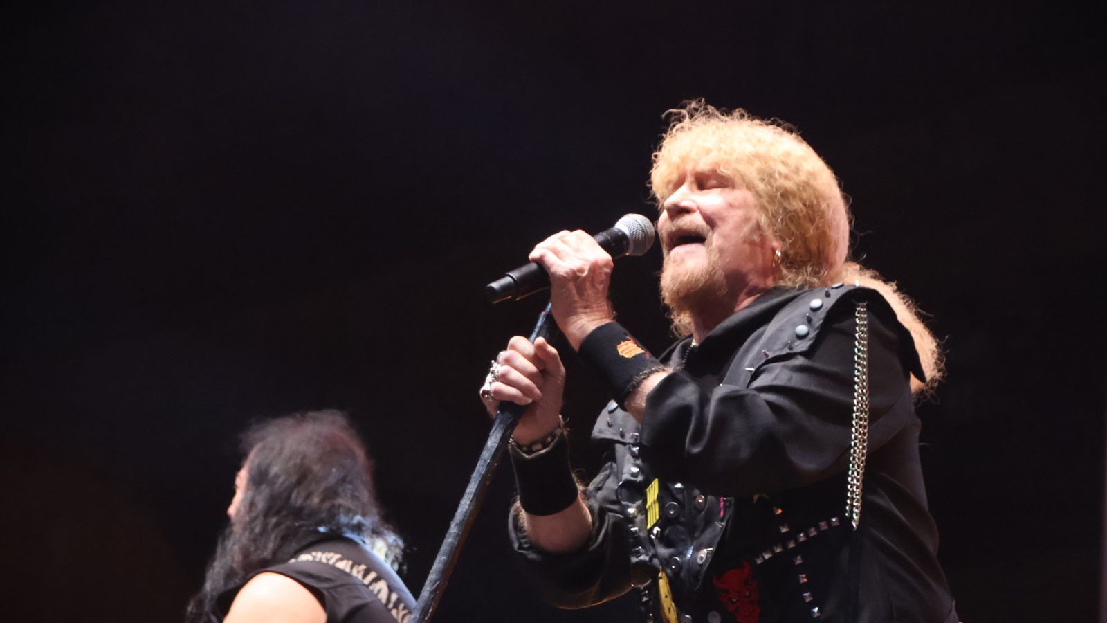 Medina Azahara hace vibrar a la Plaza Mayor de Salamanca con su eterno y emblemático rock