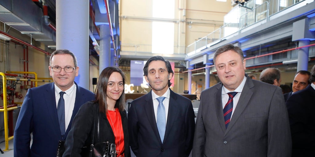 Murtra relevará a Eduardo Navarro en la dirección de asuntos corporativos de Telefónica por el director de Indra en Cataluña