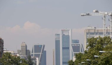 El capital extranjero se repliega de España y la inversión cae un 60,4%
