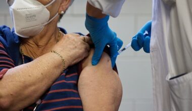 Madrid vacuna ya a mayores en residencias del virus respiratorio que causa más ingresos en hospital
