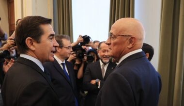 Un otoño entre una opa 'sí o sí' y un PP que se ha caído del guindo