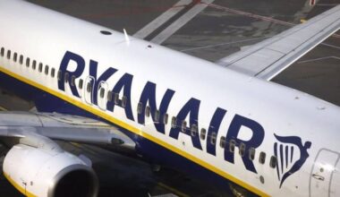 Ryanair abandona los aeropuertos de Tenerife Norte y Vigo, cierra base en Santiago, y se lleva un millón de plazas a Italia y Marruecos
