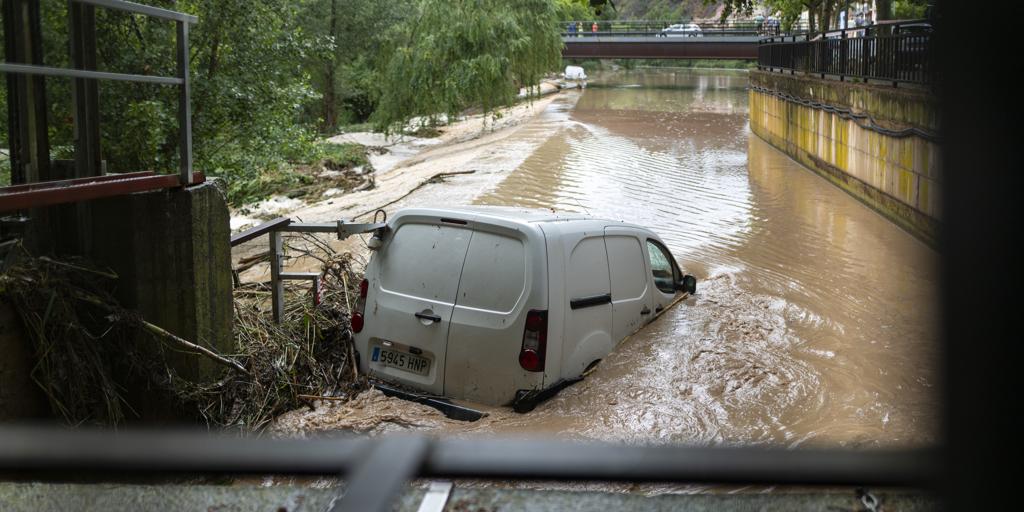 Encuentran un muerto en el río Bitlles (Barcelona) durante la búsqueda de los dos desaparecidos por las fuertes lluvias