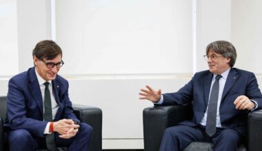 La foto de Illa y Puigdemont desata las alarmas en el PSOE