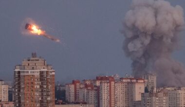 Rusia ataca por primera vez la sede del Gobierno de Ucrania en un bombardeo que deja al menos dos muertos en Kiev