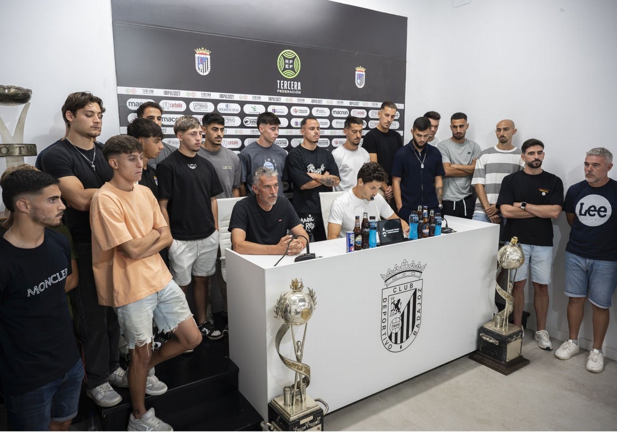 La plantilla del Badajoz amenaza con una huelga indefinida