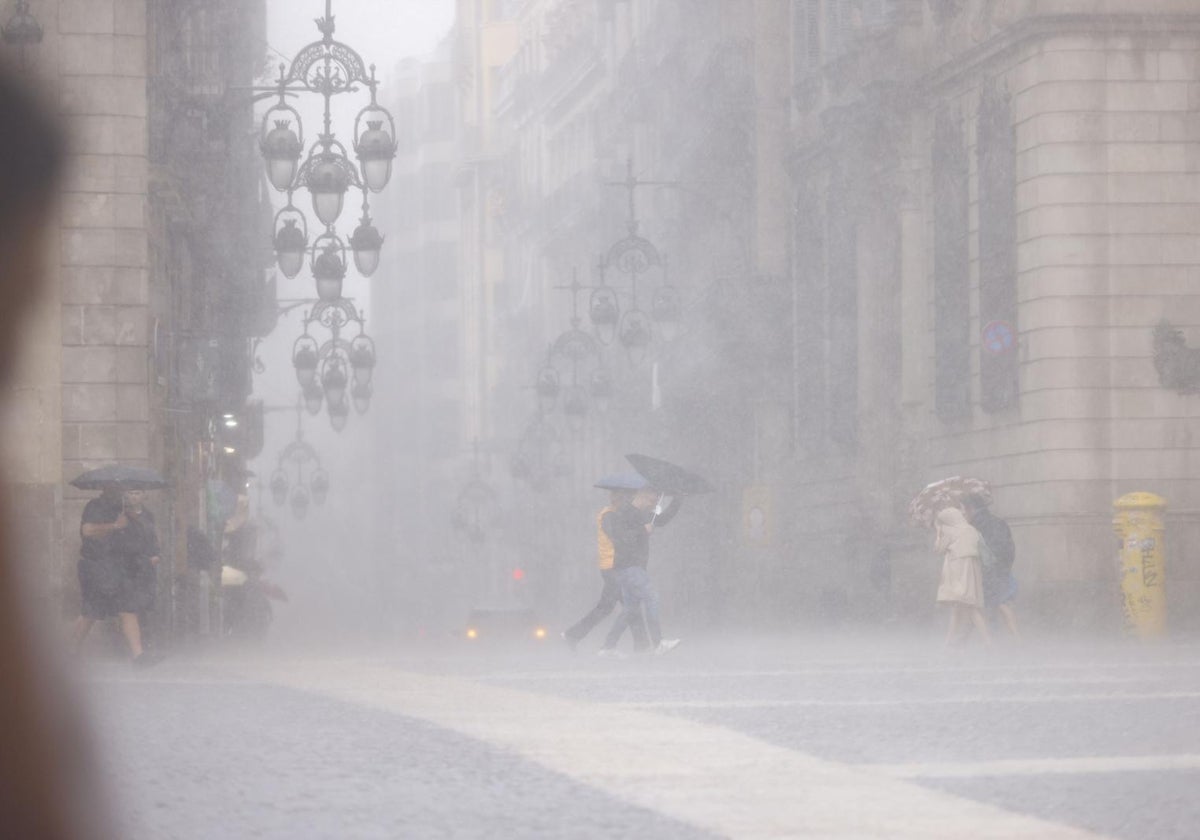 El verano se despide con granizo, lluvias torrenciales y avisos naranjas en Cataluña, Baleares y Comunidad Valenciana