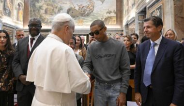 El Papa podría «asomarse» al concierto de Karol G, John Legend y Andrea Bocelli en el Vaticano
