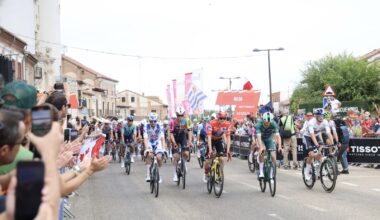Aficionados y manifestantes despiden la Vuelta en Valladolid con algún roce en una etapa pacífica