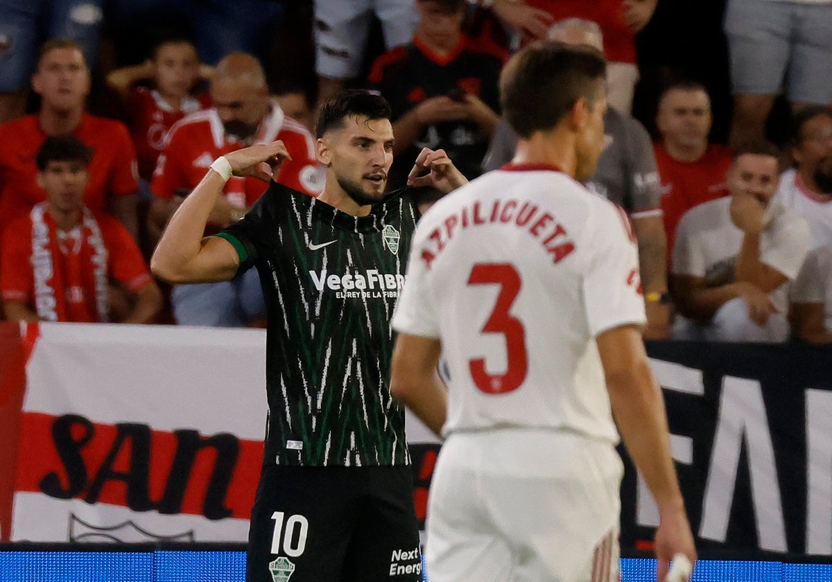 Rafa Mir celebra su gol ante el Sevilla