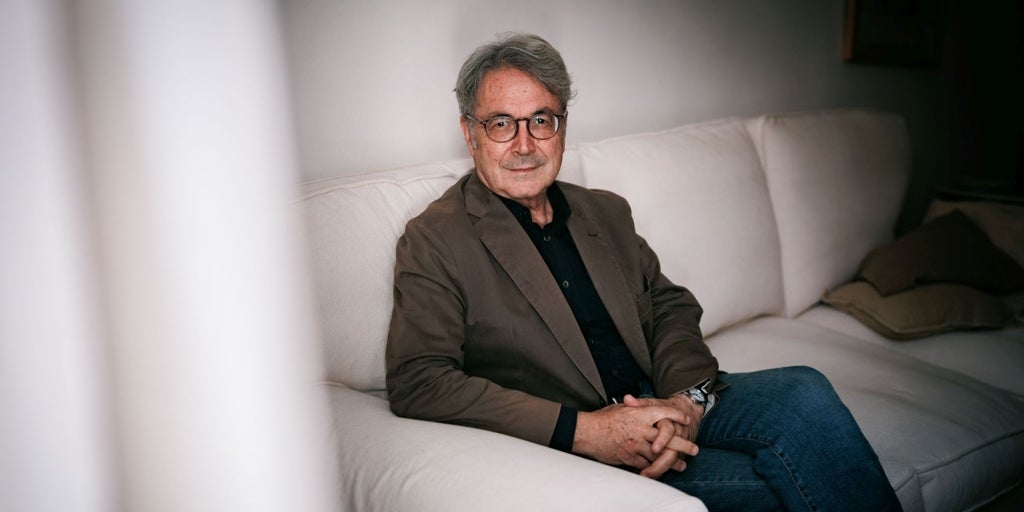 «La novela debe contar sucesos desdichados a gente más o menos feliz»