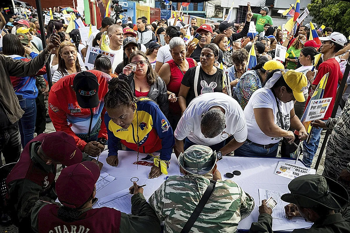 El régimen de Maduro se prepara para la guerra con EEUU: "Lucharemos si se atreven a poner un pie en Venezuela" - El Mundo