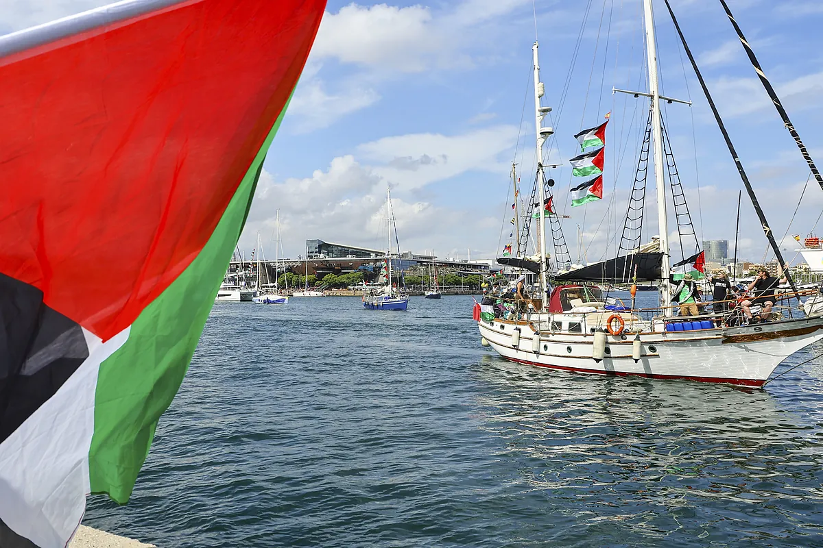 Cinco barcos de la Global Sumud Flotilla que viaja a Gaza regresan al puerto de Barcelona "por razones de seguridad" - El Mundo
