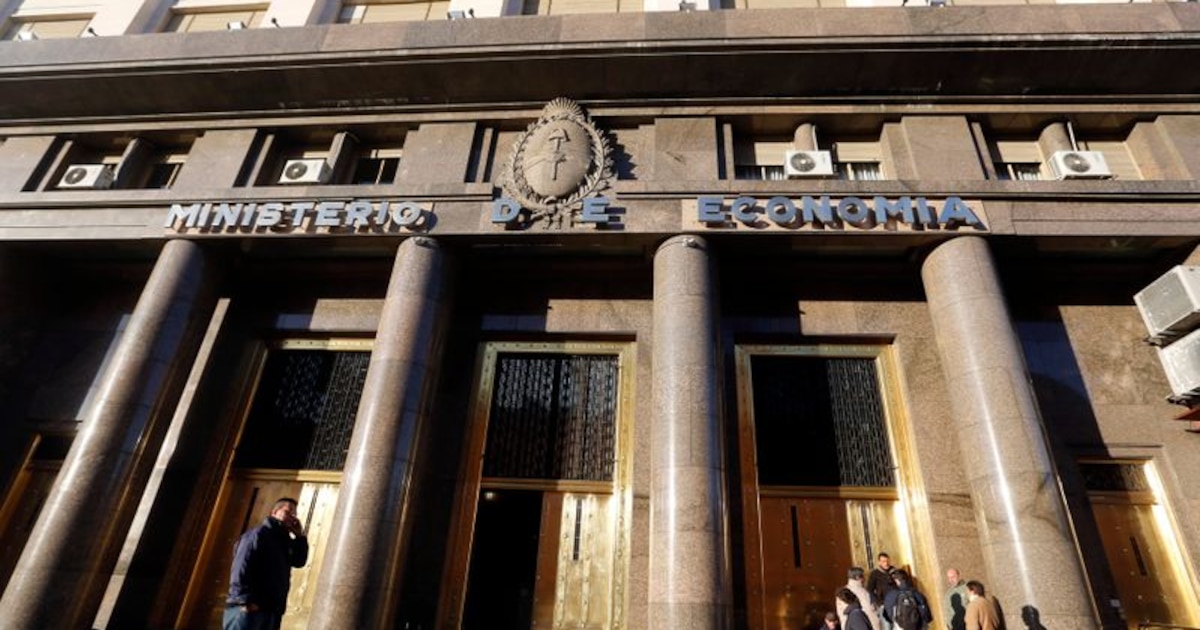 El Gobierno anunció que va a intervenir en el mercado cambiario