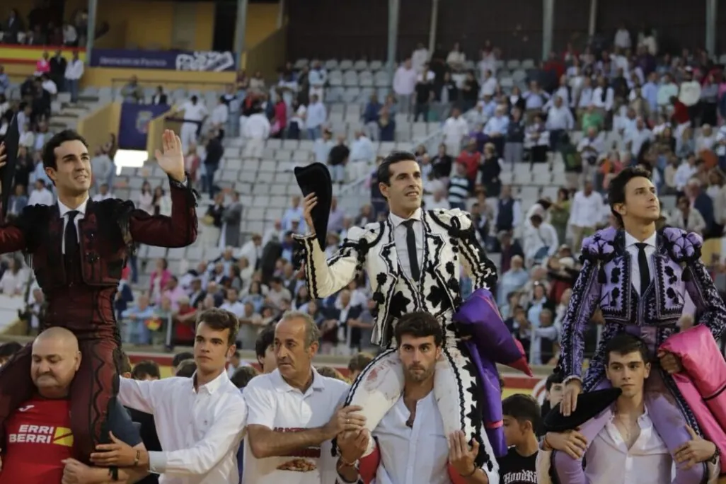 Roca Rey reaparece y triunfa a lo grande con Talavante y Rufo en la última de Palencia