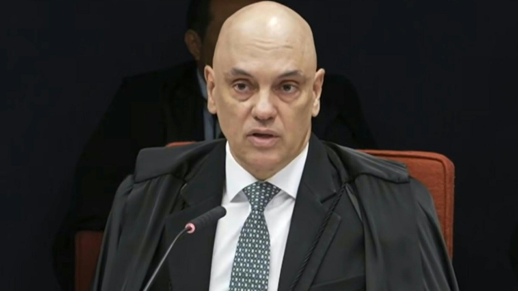 El juez brasileño sancionado por EEUU dice que ignorará las "presiones" en el juicio a Bolsonaro