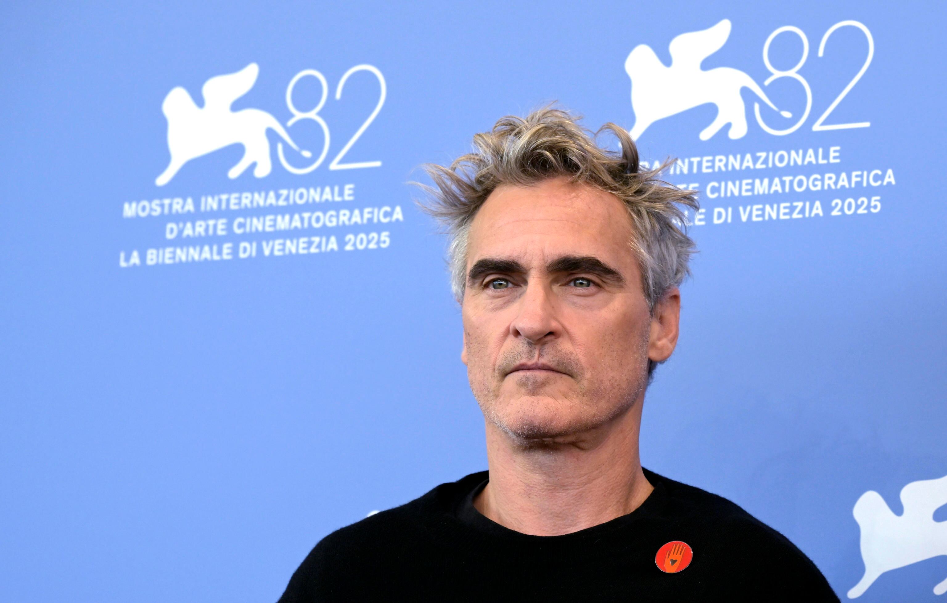 Venice (Italy), 03/09/2025.- US actor and producer Joaquin Phoenix poses during a photocall for 'The Voice of Hind Rajab' at the 82nd annual Venice International Film Festival, in Venice, Italy, 03 September 2025. The 82nd Venice Film Festival runs from 28 August to 06 September 2025. (Cine, Cine, Italia, Fénix, Venecia) EFE/EPA/RICCARDO ANTIMIANI