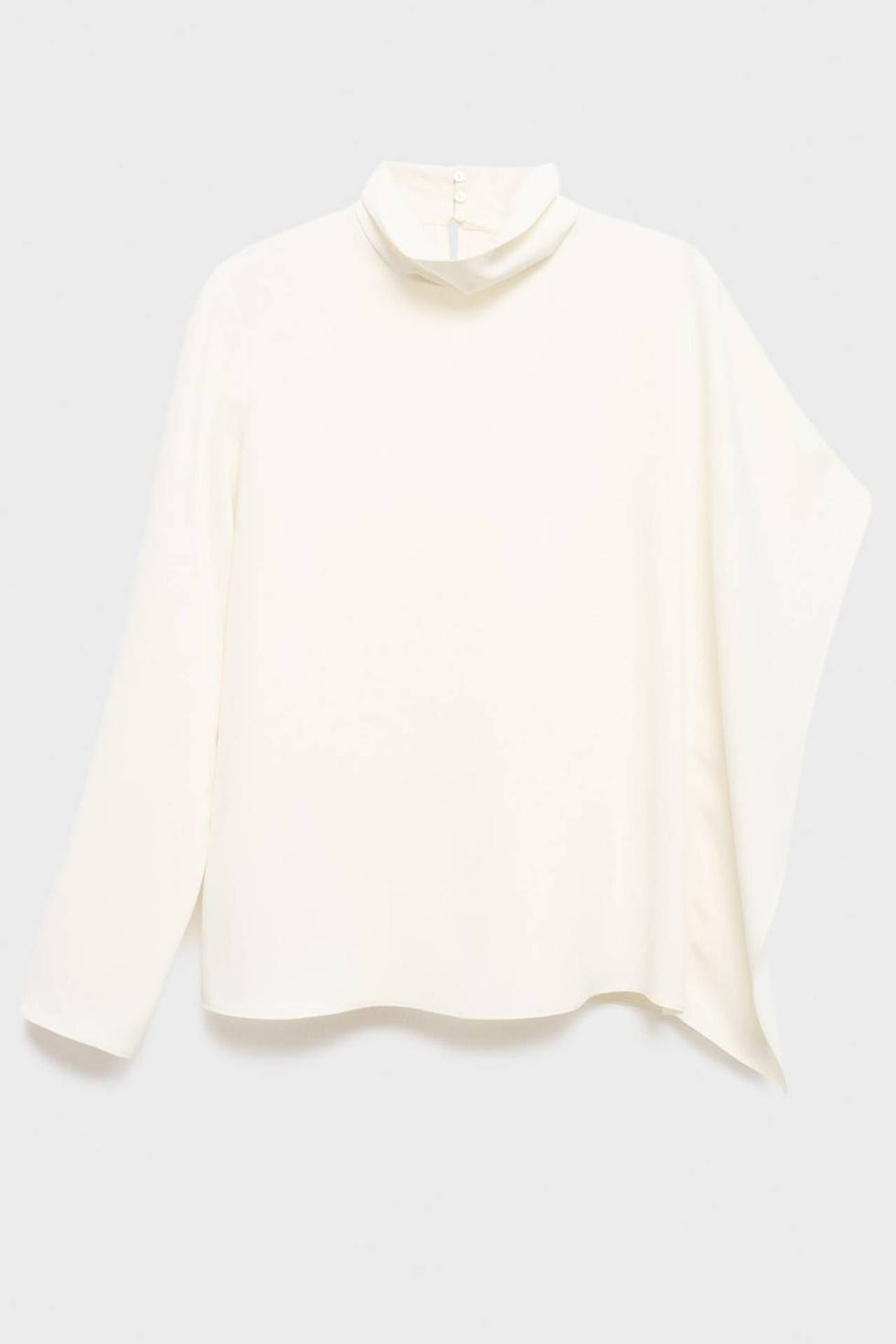 Blusa de cuello alto con mangas asimétricas