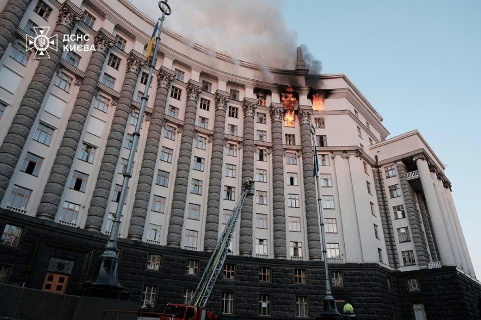 Rusia golpea la sede del gobierno de Ucrania en el mayor bombardeo de la guerra