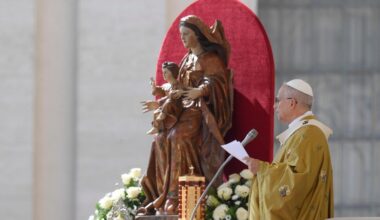 El Papa en el Ángelus: Dios no quiere la guerra. ¡Dios quiere la paz!