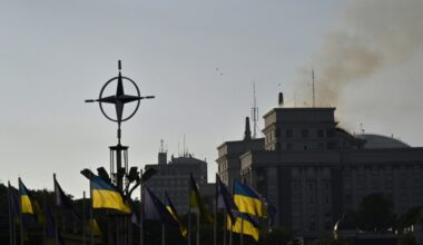 Rusia golpea la sede del gobierno ucraniano en su mayor bombardeo de la guerra