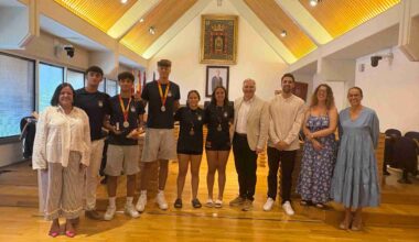 El alcalde de Ciudad Real recibe a los jóvenes campeones de balonmano playa tras sus éxitos en campeonatos nacionales e internacionales