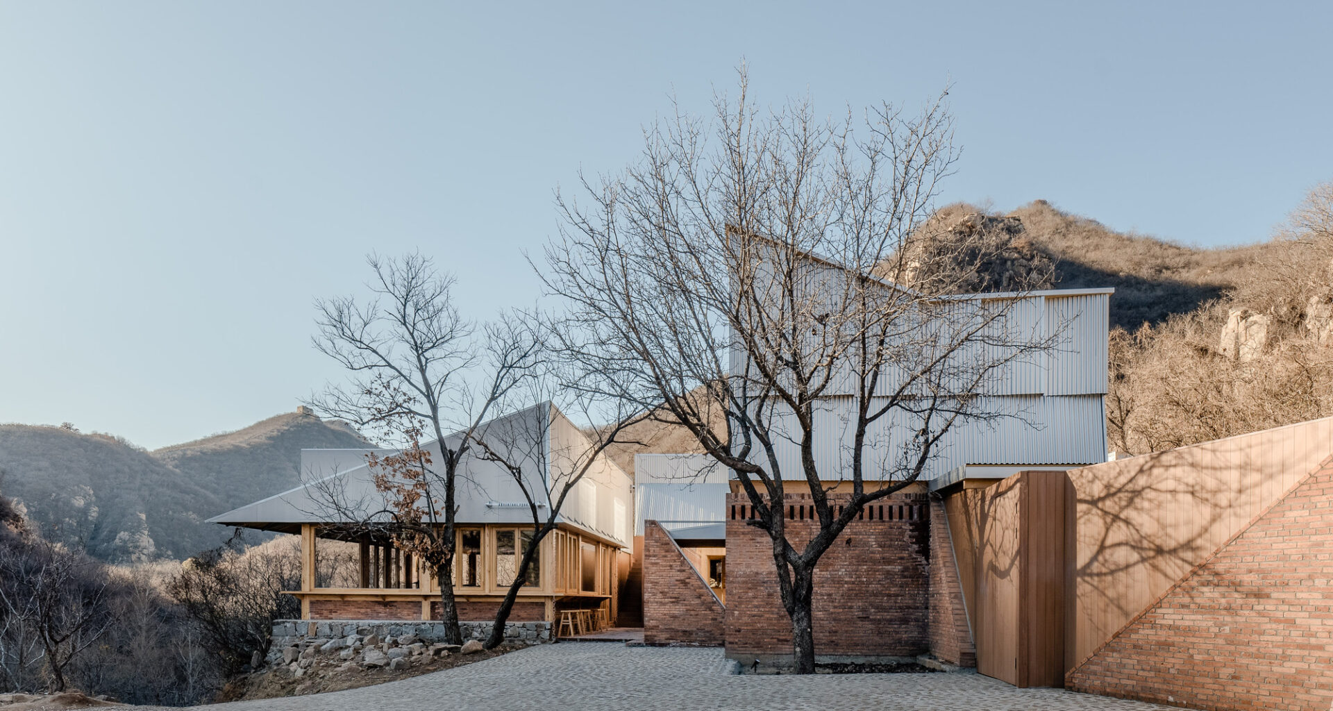 Terraza llena de castaños / Wonder Architects