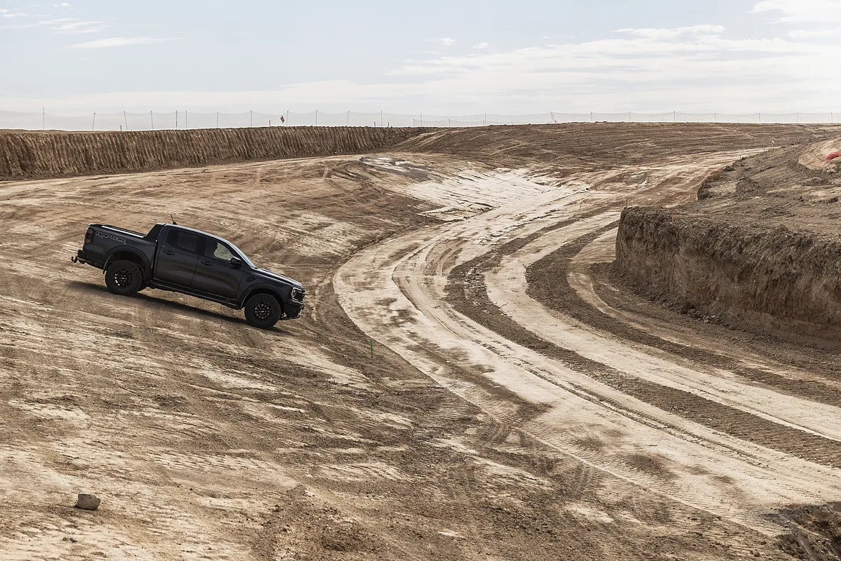 En el corazón de las obras de Madring a un año de la carrera: asfalto en octubre, el riesgo de las alcantarillas y una curva 'taurina' para hacer sufrir a los pilotos y disfrutar a los vips - El Mundo