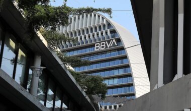 BBVA disputará con Santander la cima de la banca por beneficio si gana la opa - Expansión