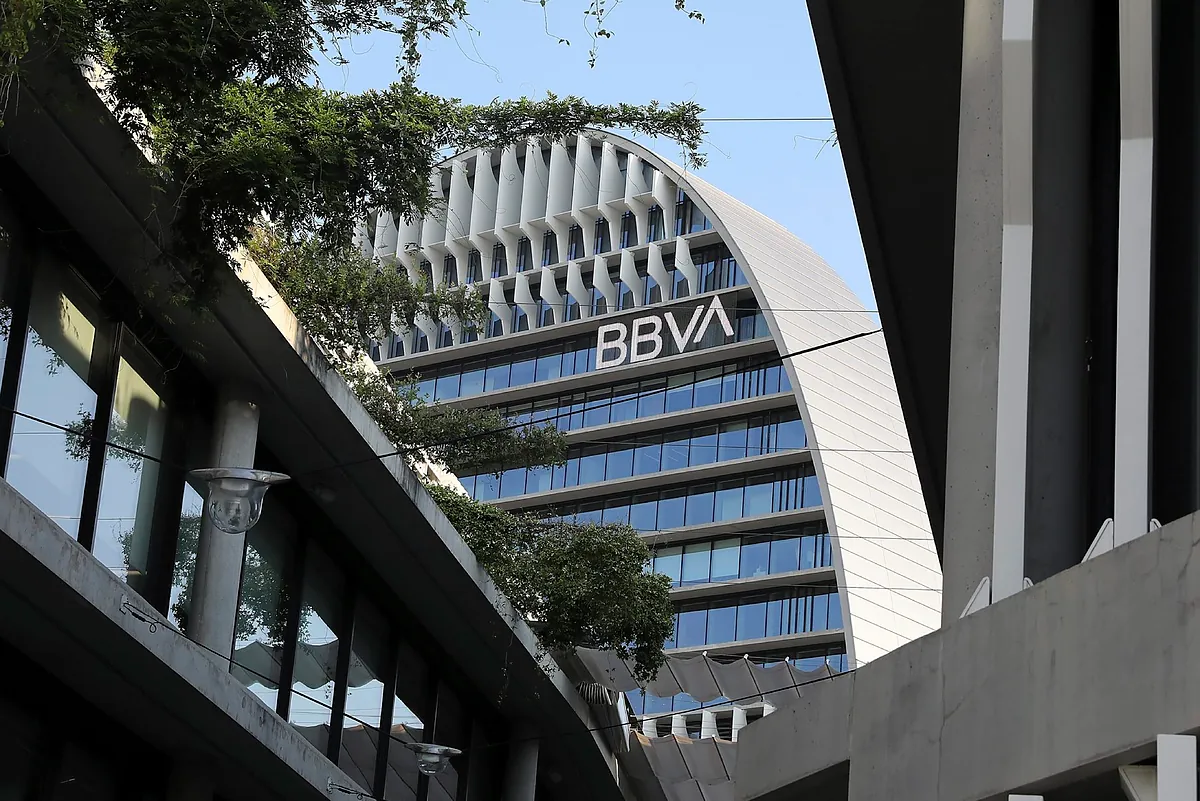 BBVA disputará con Santander la cima de la banca por beneficio si gana la opa - Expansión