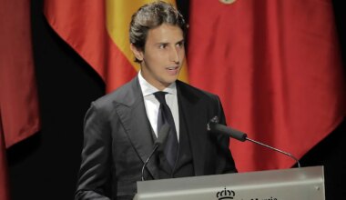 Roca Rey rinde homenaje a José Tomás en su pregón de la feria de Murcia: "Torear es sufrir y después volver a renacer" - El Mundo