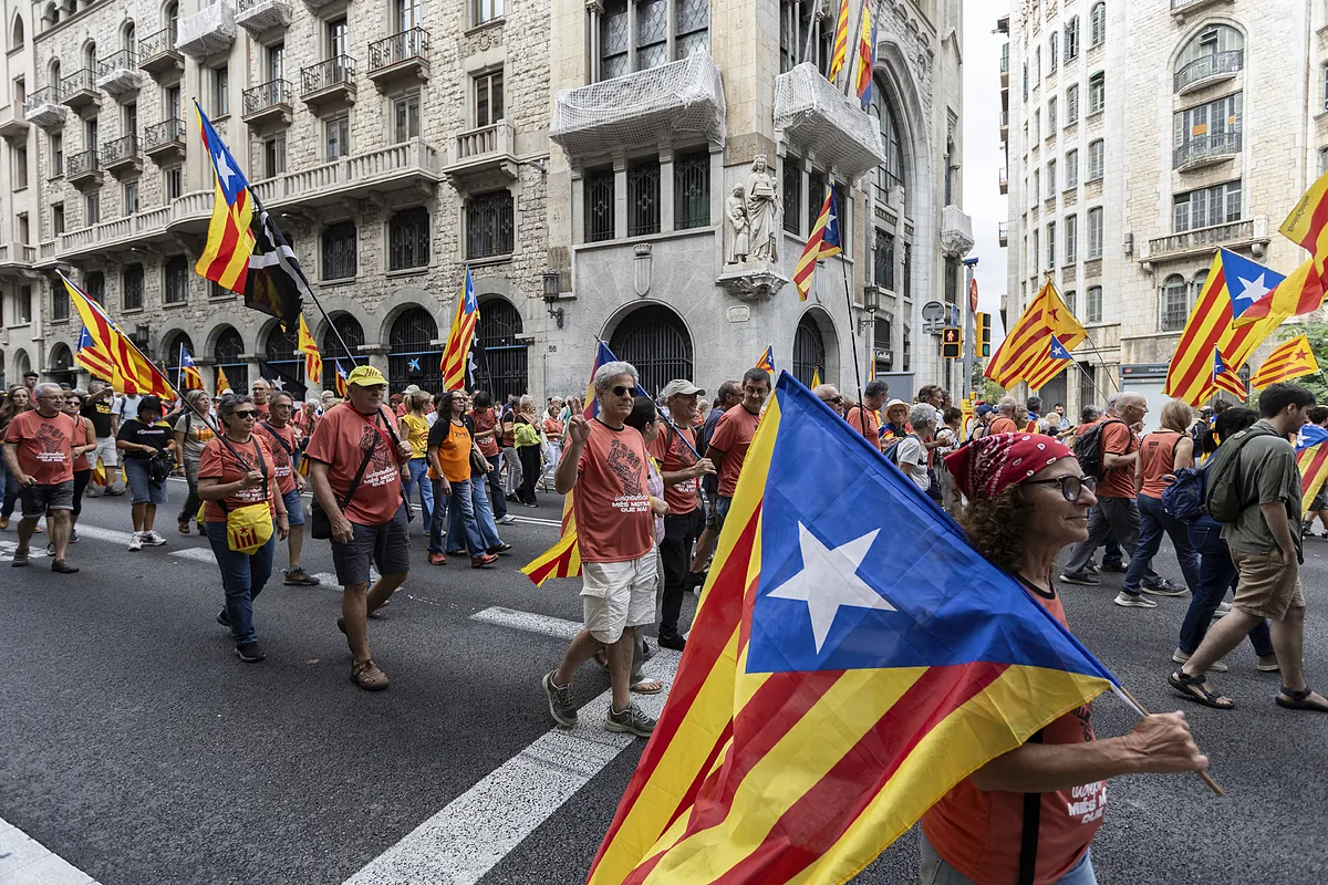 Manifestación residual del independentismo por la Diada: sólo 28.000 personas se concentran en Barcelona - El Mundo