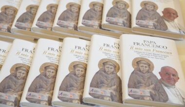 Francisco y su vínculo con San Francisco, en un libro póstumo