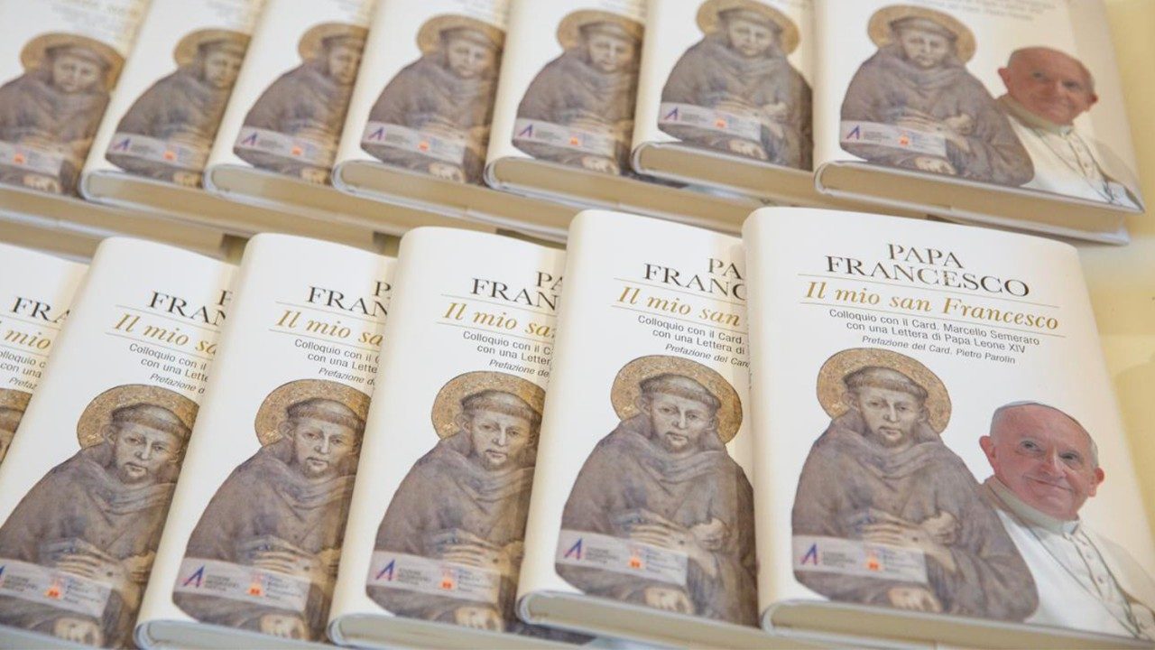 Francisco y su vínculo con San Francisco, en un libro póstumo
