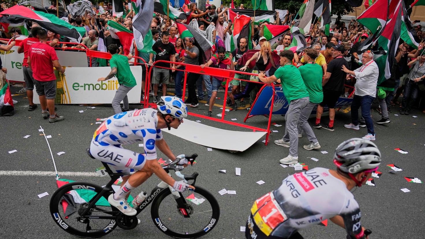 Margarita Robles: “Soy contraria a que se ejerza violencia contra los ciclistas en La Vuelta”