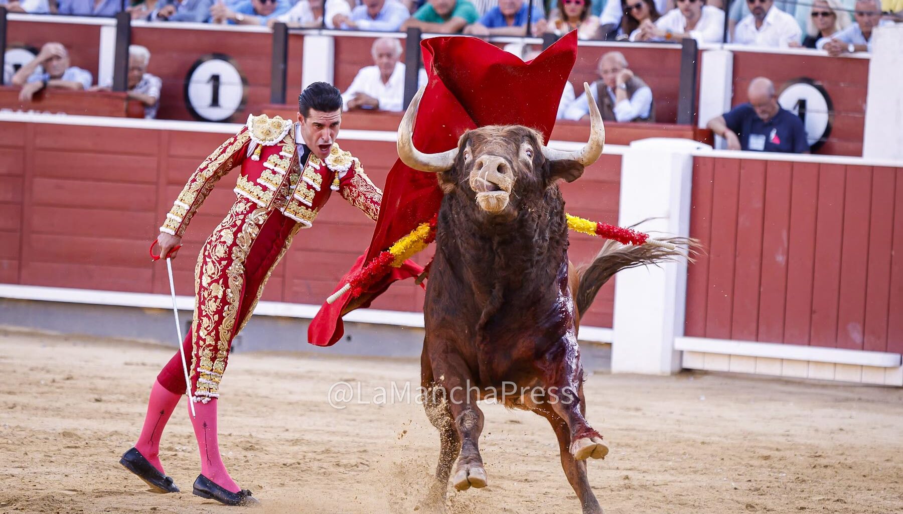 Juan Ortega destaca en una tarde sin puerta grande en la que Talavante pasó de puntillas