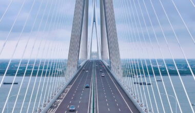 China inaugura el puente colgante más largo del mundo. Mide más de 10.000 metros y sus torres son de más de 100 pisos