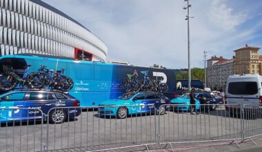 El director deportivo de Israel Premier Tech, Óscar Guerrero, deja la Vuelta | Txirrindularitza