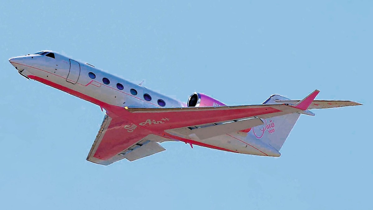 Paris Hilton conquista los cielos en su "jet" rosa de más de 20 millones de euros
