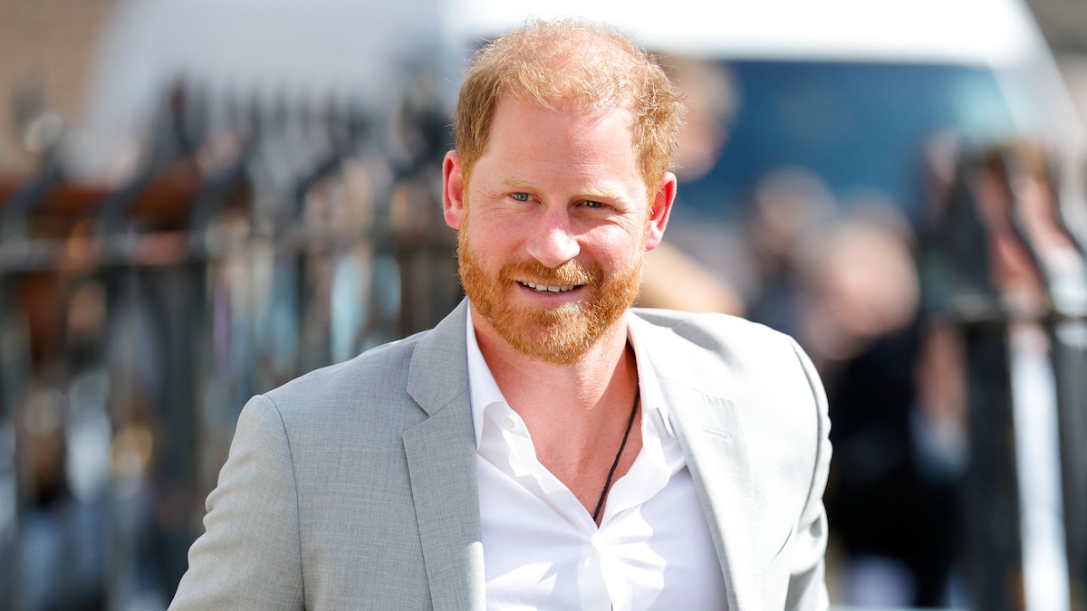 "El estilo del príncipe Harry ha evolucionado de la rigidez institucional a una elegancia relajada"
