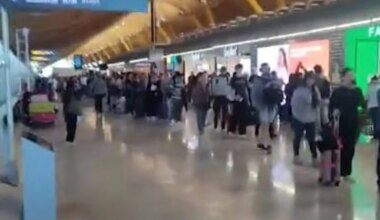 Vuelve la normalidad a Barajas tras los colapsos de más de una hora por la huelga de un grupo de vigilantes por segundo día consecutivo - El Mundo