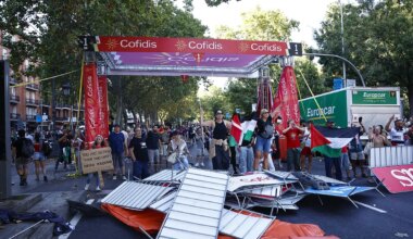 La Unión Ciclista Internacional ataca a Pedro Sánchez por "instrumentalizar el deporte con fines políticos" tras el boicot al final de la Vuelta a España - El Mundo