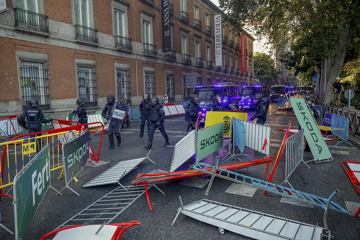 Antiviolencia propone sancionar a 17 personas por los incidentes en la Vuelta con multas de 3.000 a 4.000 euros - El Mundo
