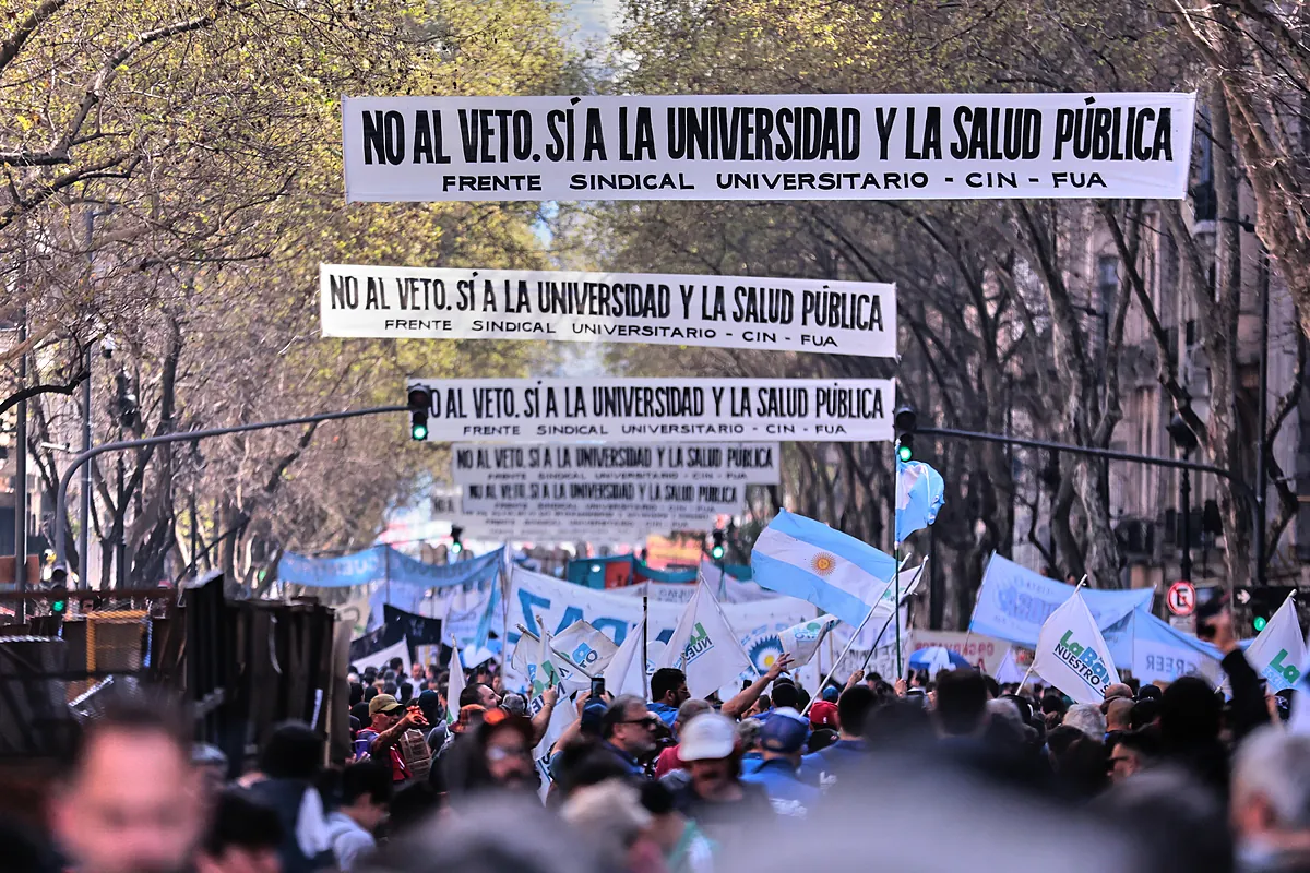El Parlamento endurece la rebelión contra Milei y le muestra límites al presidente en medio de las turbulencias financieras - El Mundo