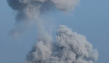 Los palestinos huyen en masa de Ciudad de Gaza, blanco de la ofensiva israelí