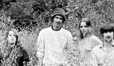 Luces y sombras de The Mamas & The Papas: la banda que conquistó los 60 con himnos eternos y dramas inconfesables
