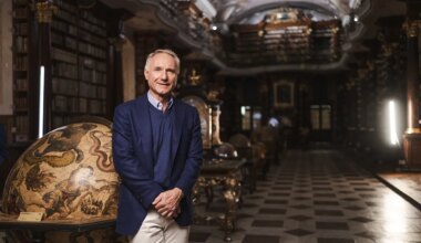 Dan Brown, en el regreso de Robert Langdon: "Ciencia y religión son lenguajes diferentes que cuentan la misma historia" - El Mundo