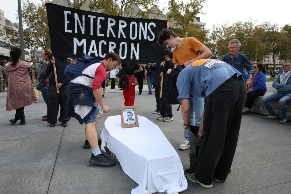Cientos de miles de personas protestan en Francia contra la "austeridad"